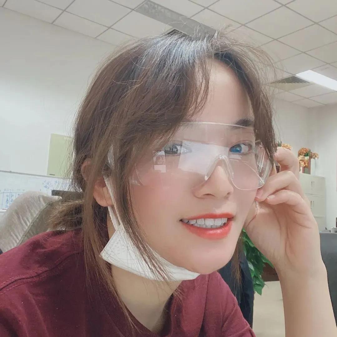 等摘下口罩那天，她们说必须！马上！立刻抹上这支口红！