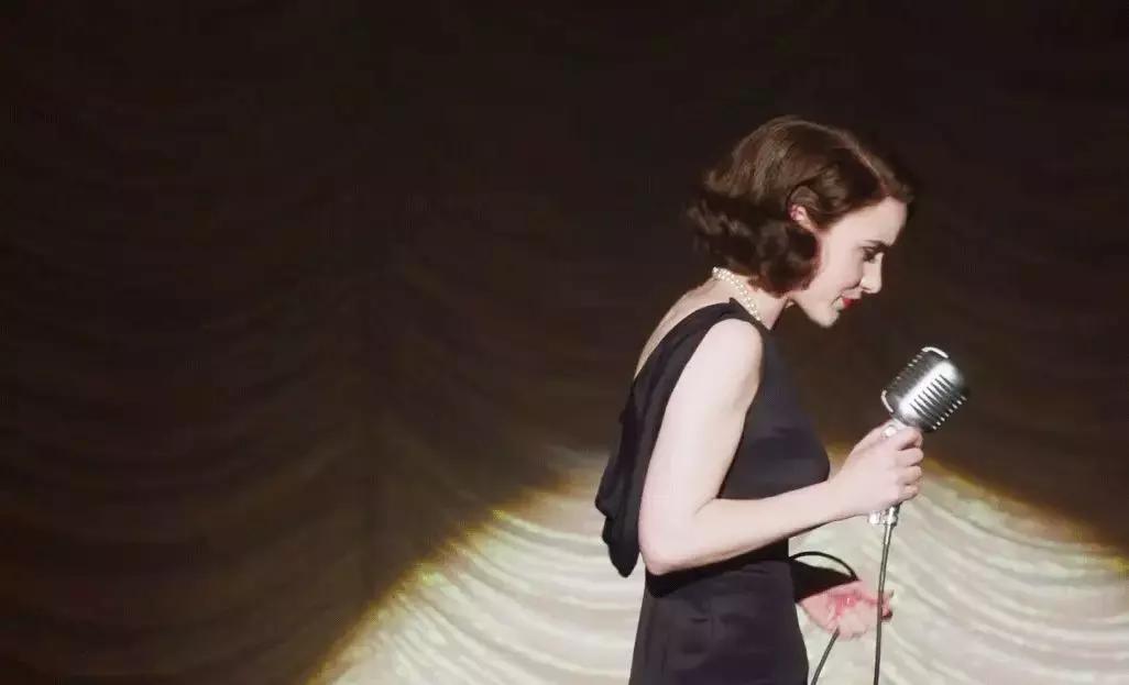 弃出轨前夫再惹桃花，纽约名媛离婚爆红，5000套美裙包裹励志大戏