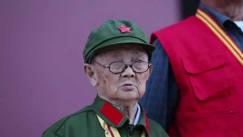 身高1.2米的“野马”战士：曾扮小学生刺杀日本军官，96岁仍健在