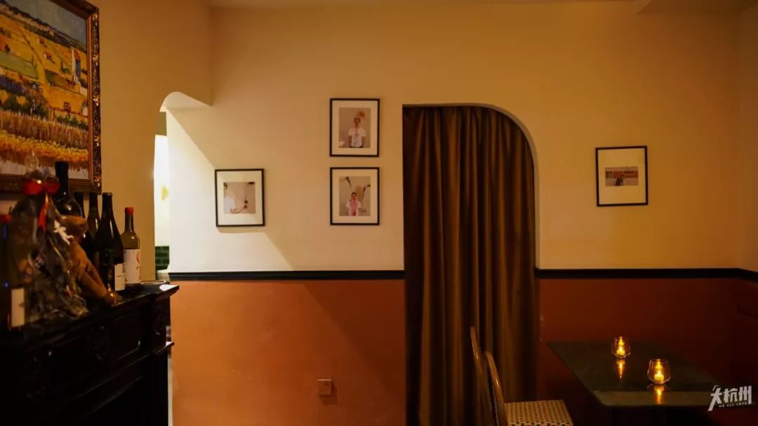 自从走进杭州这家酒吧，我就彻底入了新生代网红“自然酒”的坑