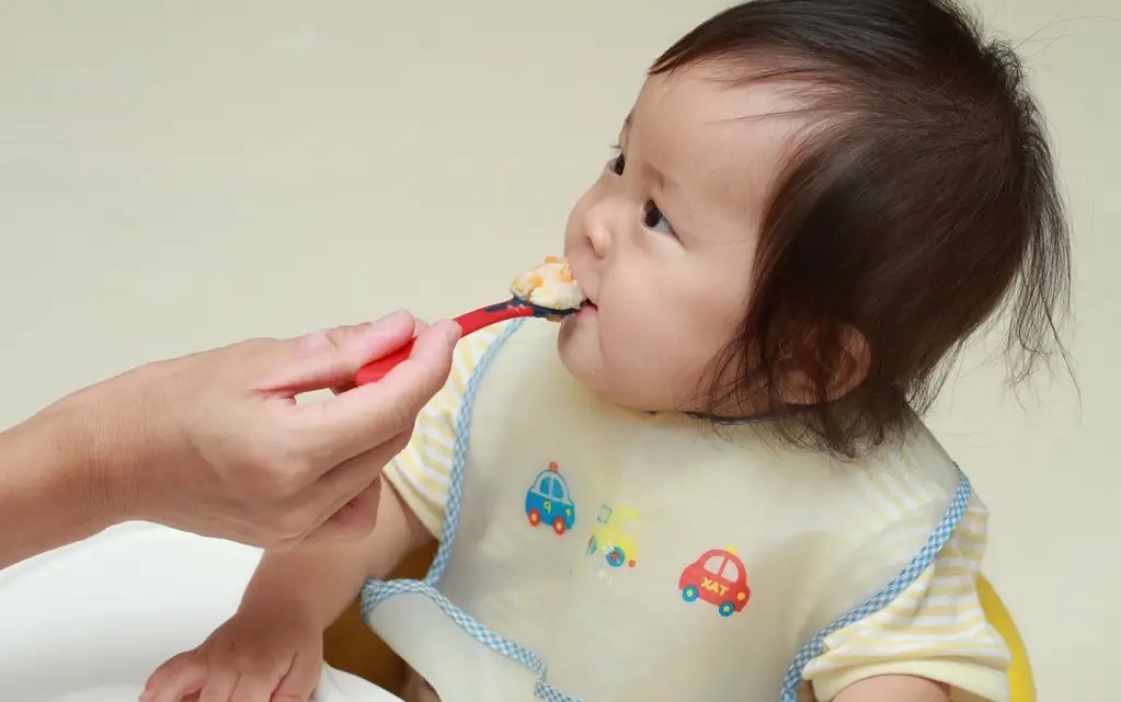 孙怡吐槽2岁女儿大胃王，一人吃一只大龙虾，孩子能吃这么多虾吗