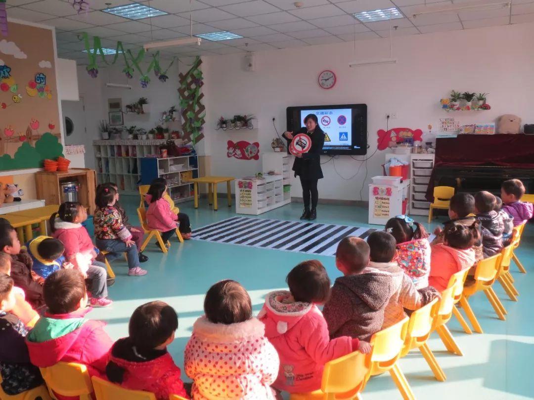 孩子上幼儿园了该教他哪些知识呢,幼儿园该给孩子们教些什么知识