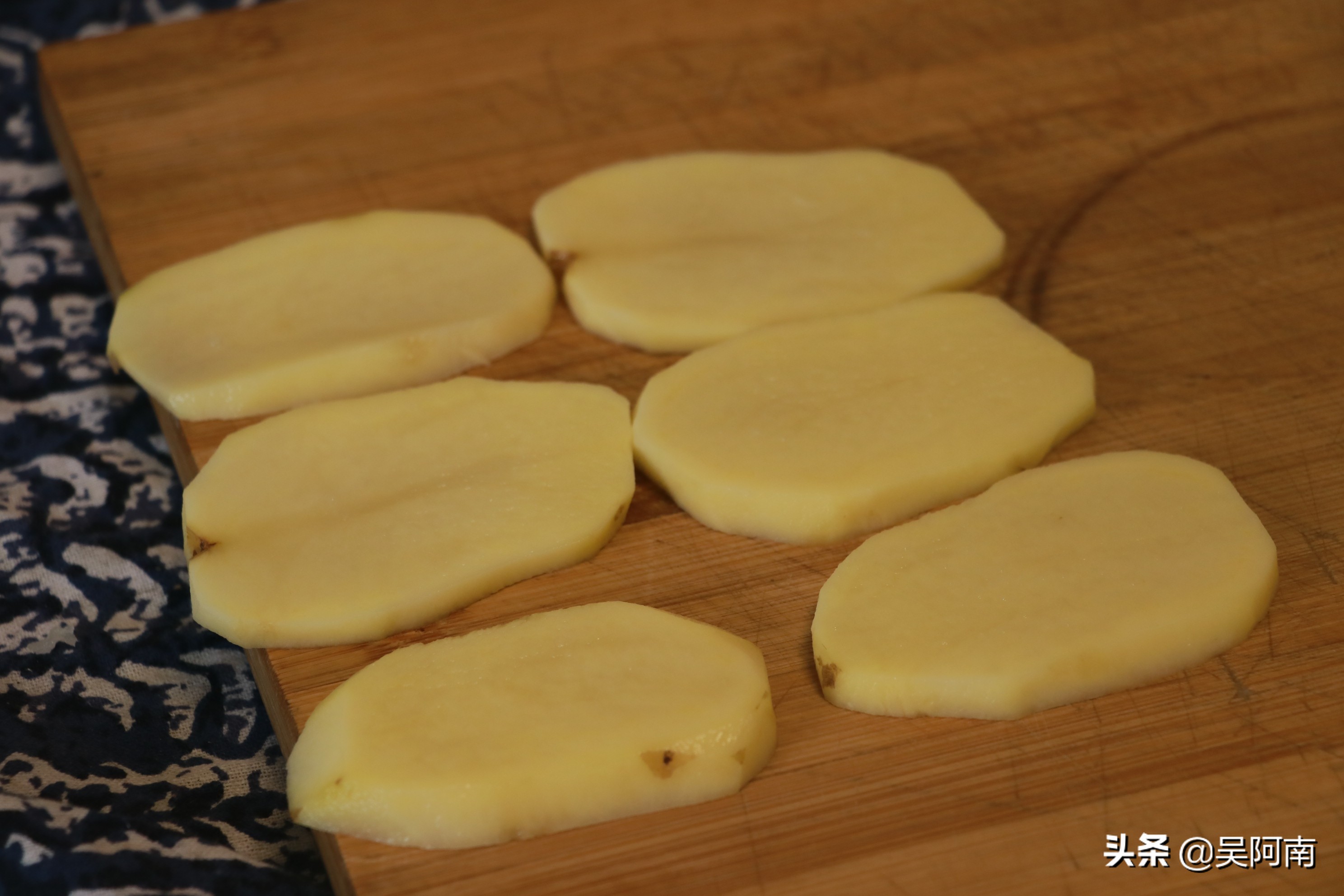 教你在家做炸薯条简单实惠,怎样在家里炸薯条又好吃又省事儿