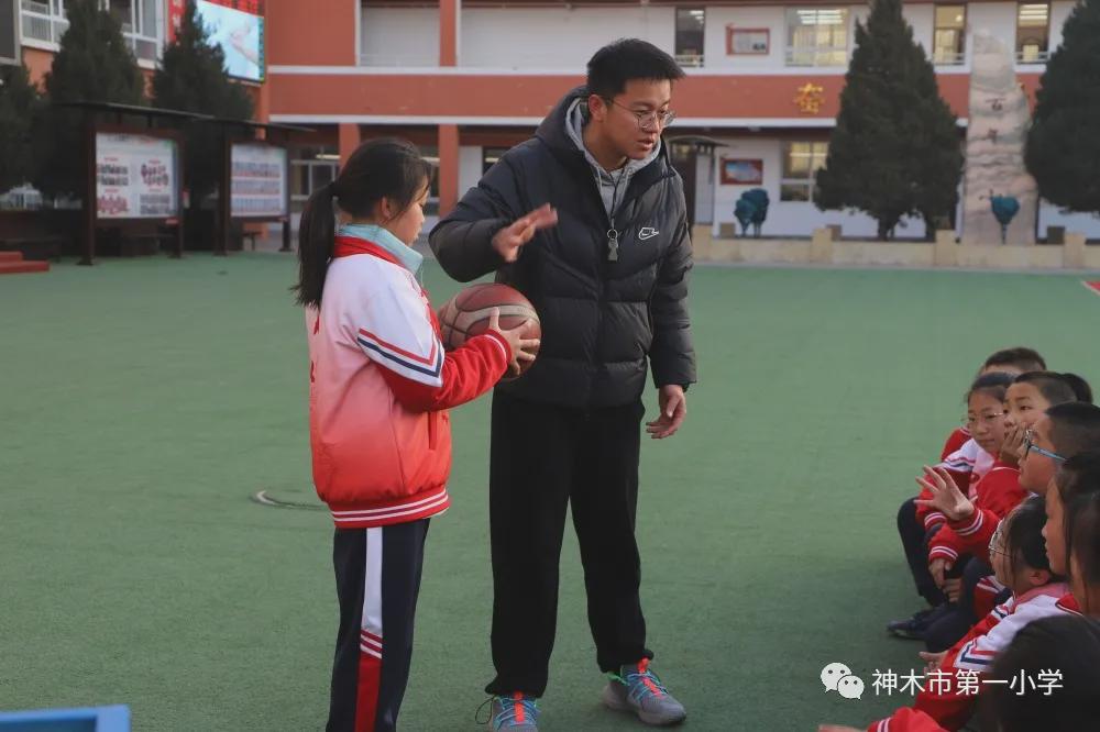 神木第一小学拔河比赛,小学体育优质课简报