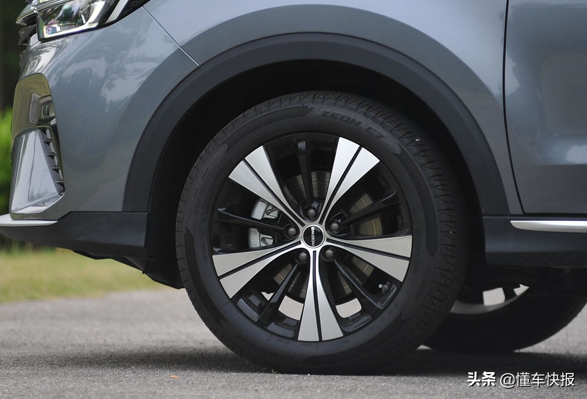 新款suv全新荣威rx5plus,体验感和颜值很高的车