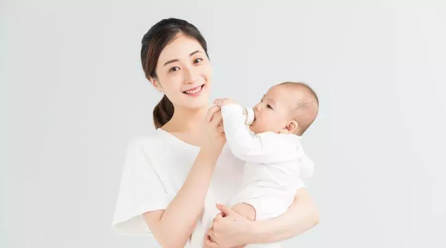 宝宝不爱喝水妈妈一招解决,宝妈不爱喝水