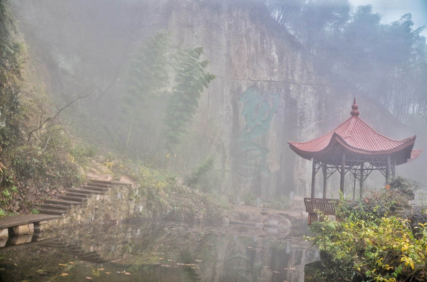 一座白楼，青山环绕，云卷雾舒～享受在莫干山野的娴静自由