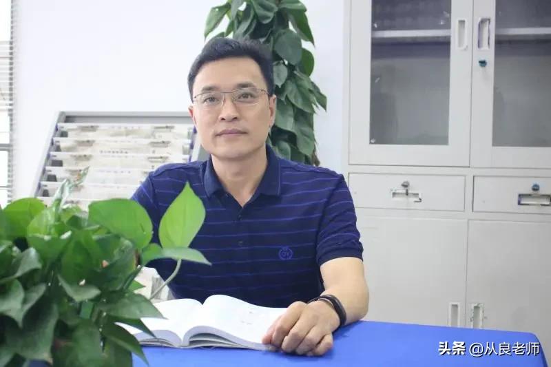 写老师的作文具体一件事,作文我的老师怎么写500字