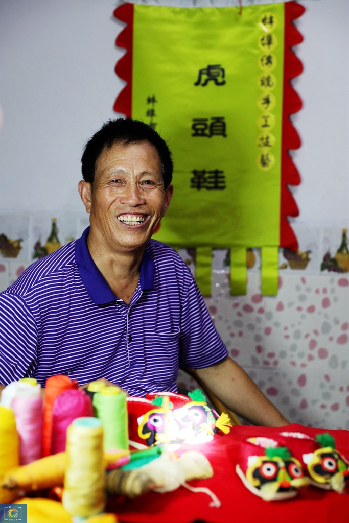 一双虎头鞋，传承100多年，别人种地他和妻子做鞋，一双能卖200元