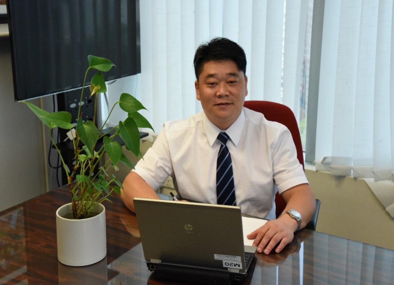 这里的小学生笑了！学校这个样，我们太开心了