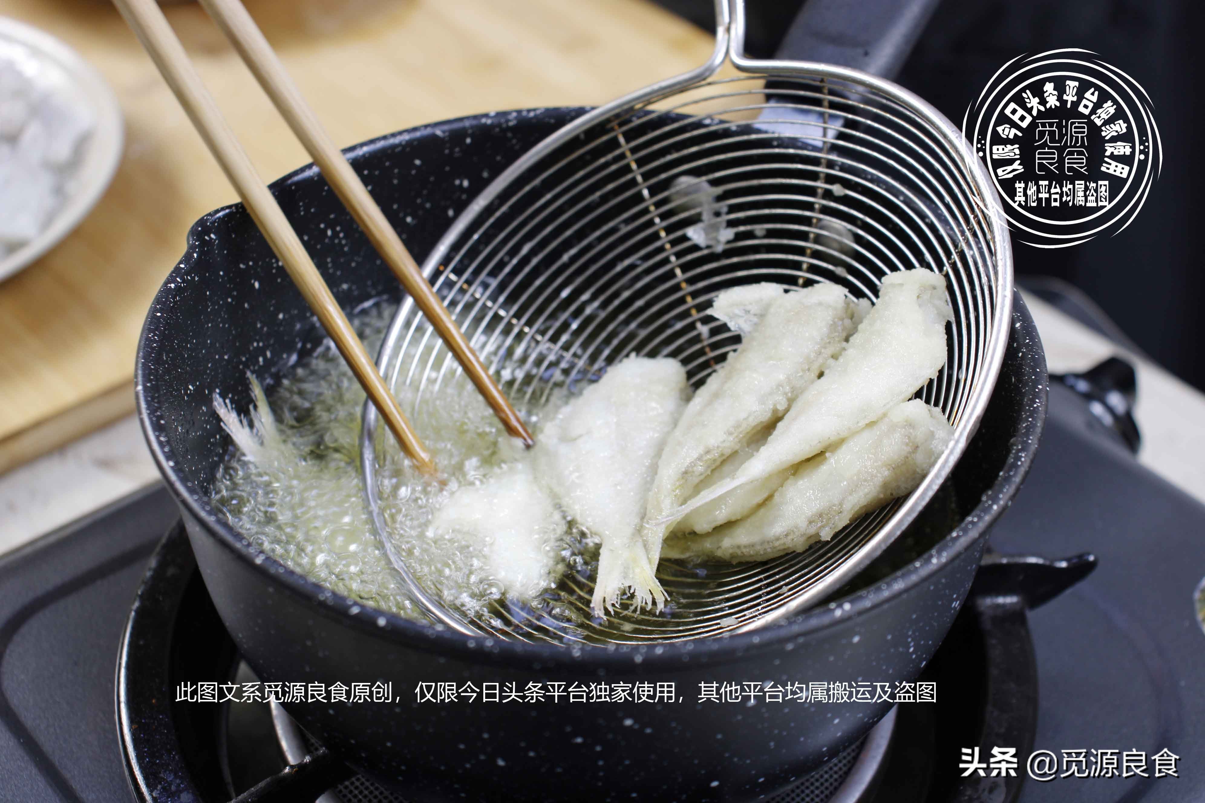 30条剥皮鱼,半碗大蒜头,教你特简单的做法,出锅比小龙虾还美味