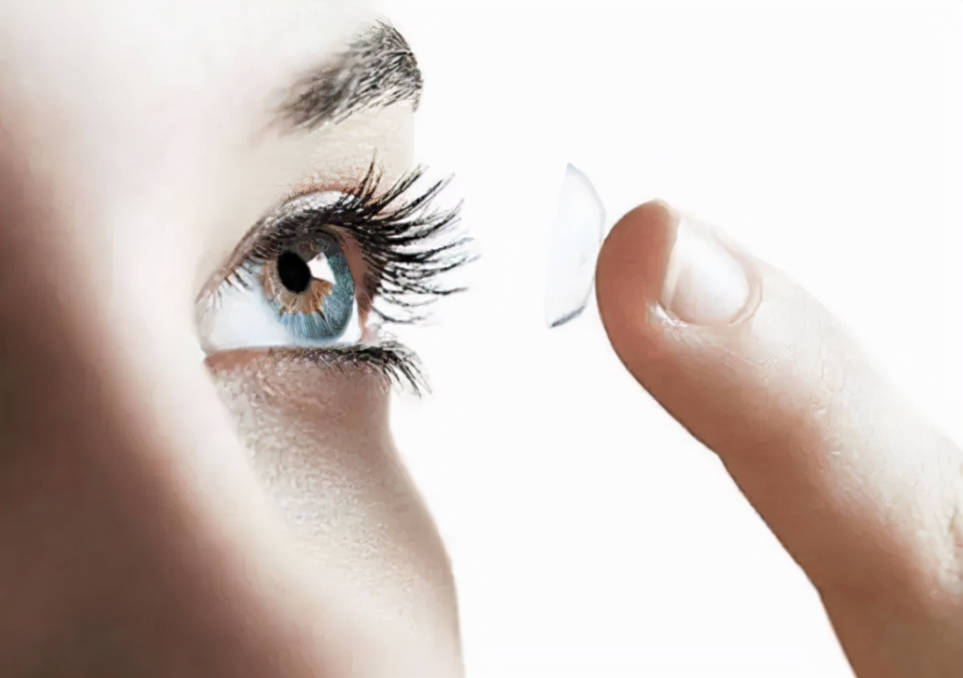 戴隐形眼镜后，感觉眼睛疼、红？胡晓兵主任提醒：戴眼镜要注意