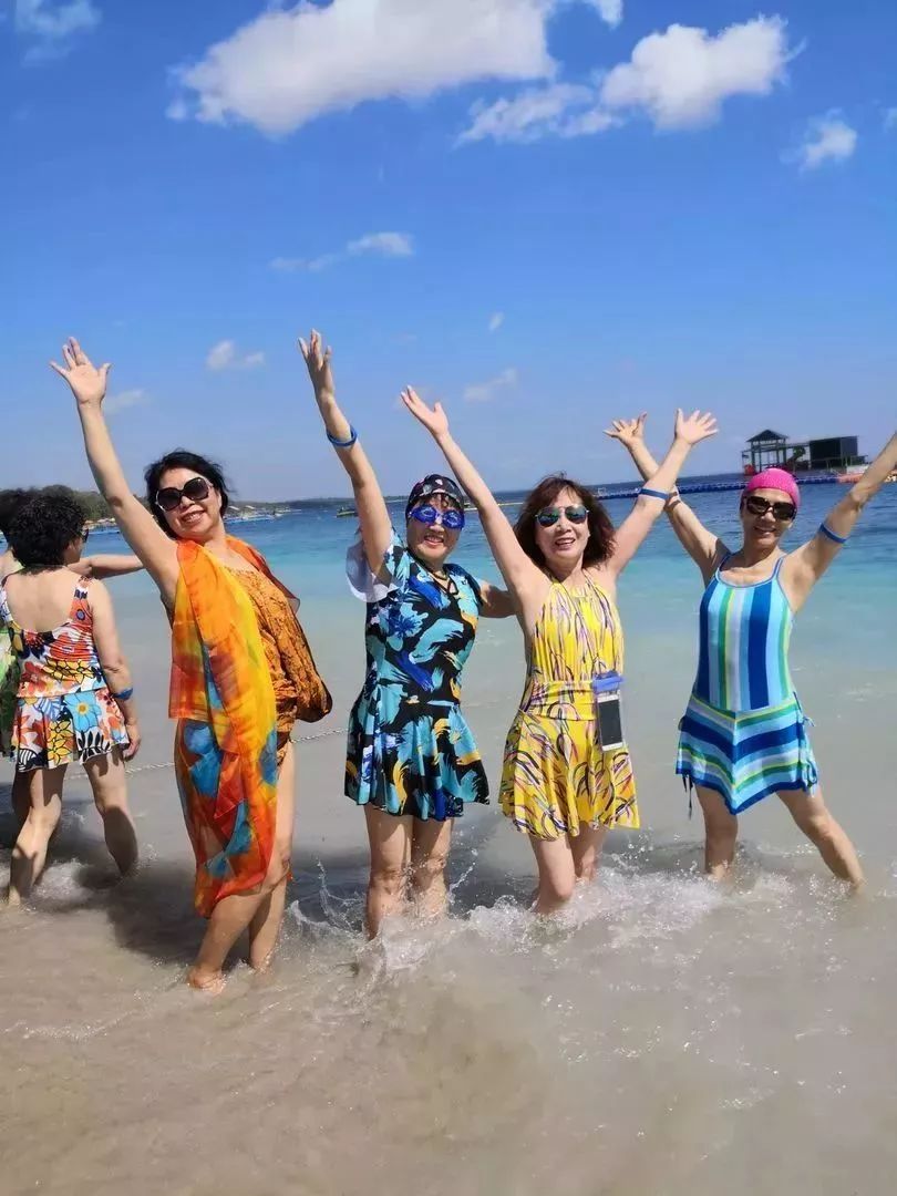 中国大妈拍照十大姿势抖音,中国大妈丝巾拍照姿势