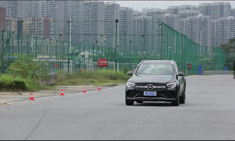 新款奔驰glc260l空间,2022款奔驰glc260l舒适性怎么样