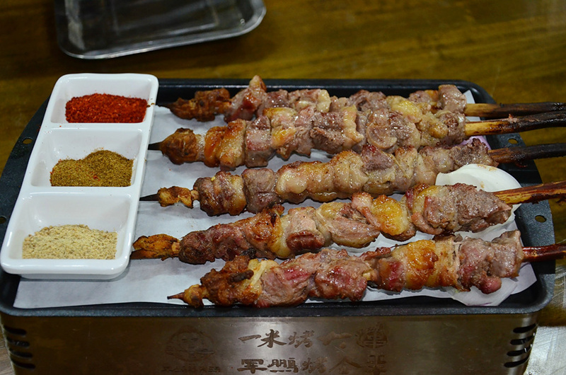 吉利网红美食打卡地军鹏烤全羊一米烤大串欢迎您