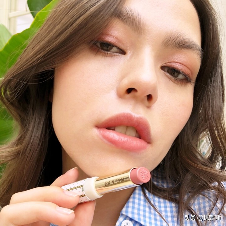 mac唇膏2022春季新品,阿玛尼挚爱唇膏201试色