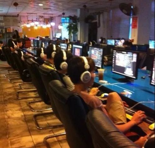 接爸爸电话的男子,接了个爸爸的电话瞬间崩溃