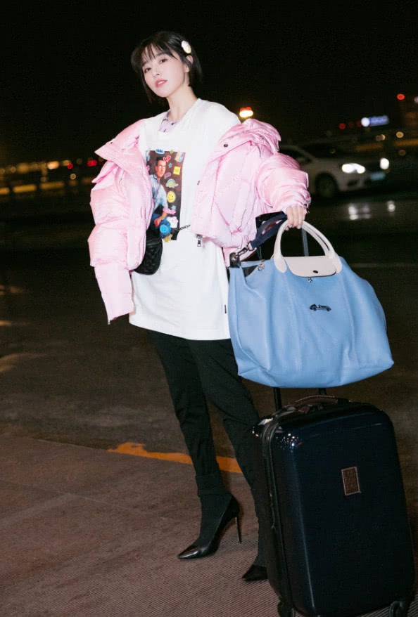 阚清子穿运动鞋,阚清子白色堆堆袜搭马丁靴