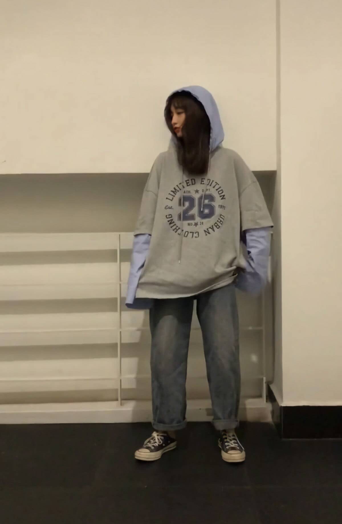 穿经典匡威搭短裤好看吗,适合灰色匡威的直腿裤