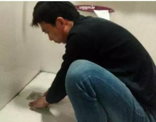 卫生间的飞蛾如何消灭,卫生间有小飞蛾子是怎么回事