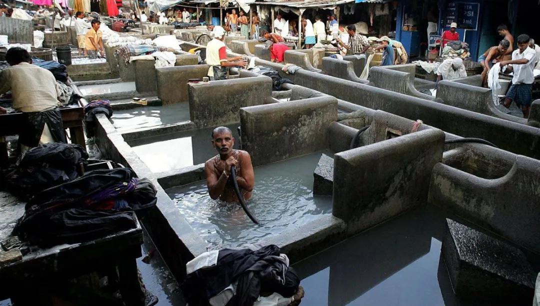 疫情失控的印度的大型洗衣场