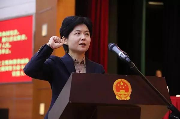 47岁女书记履新,成全国最年轻的直辖市区委书记