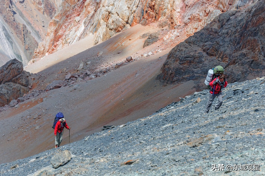 航天员舱外航天服的作用,舱外航天服如何密封
