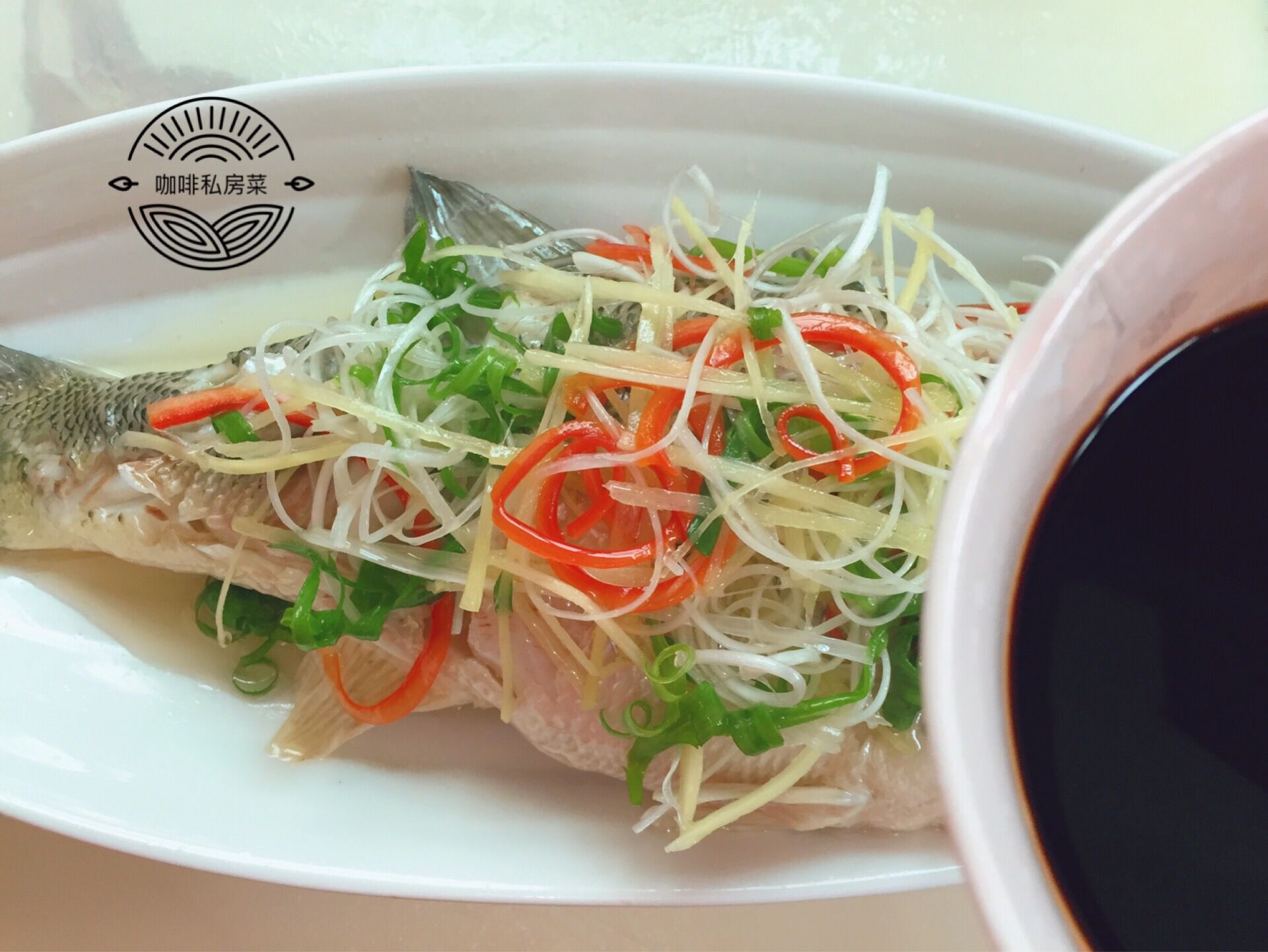 做清蒸鱼用什么油淋,清蒸鱼先放蒸鱼豉油还是先浇热油