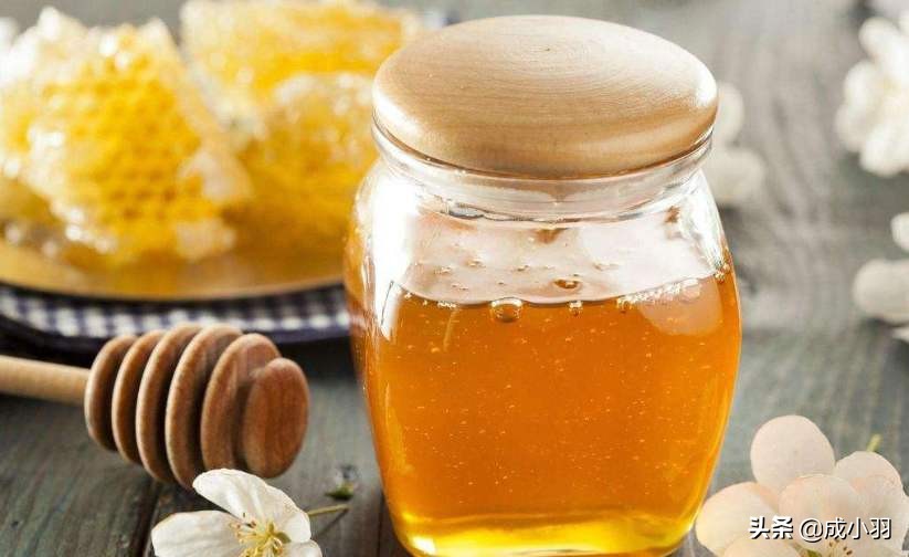 秋天第一杯奶茶是秀恩爱吗,朋友圈被秋天里的一杯奶茶刷屏了