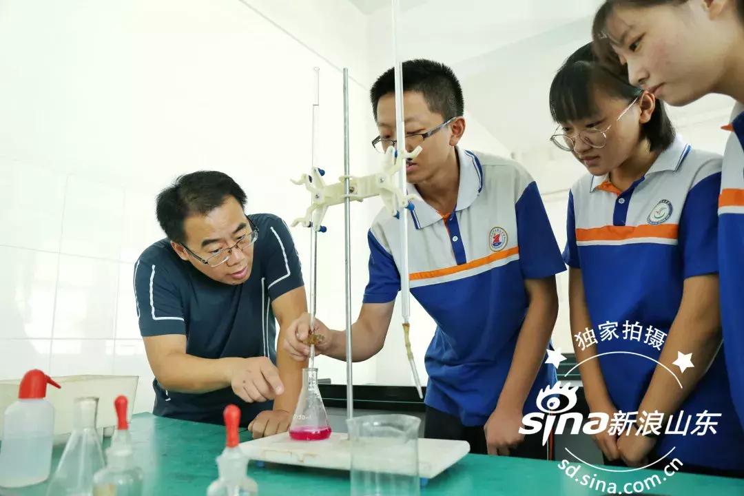 「章丘教育人物」走进章丘区第七中学李越：甘为人梯痴心不改