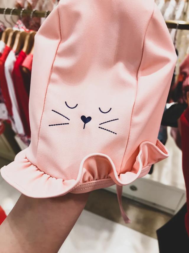 带娃游泳必须戴泳镜吗,儿童学游泳适合戴大框泳镜吗