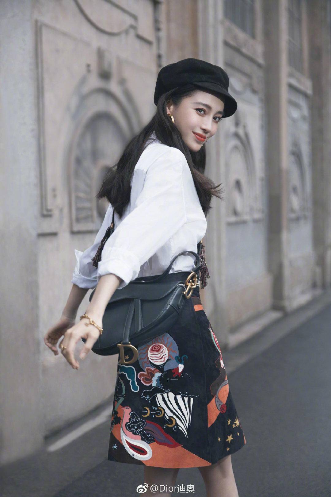 王俊凯迪奥背过的包,迪奥马鞍包黑皮王俊凯