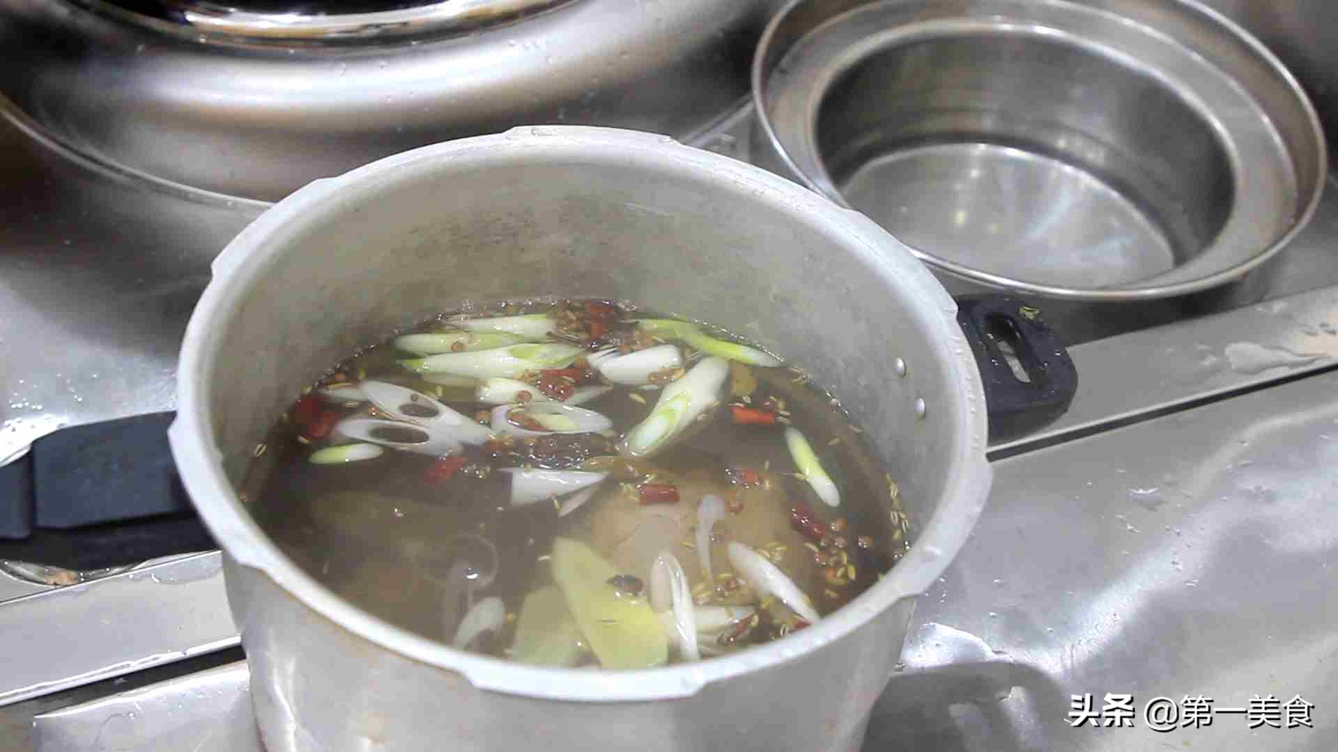 厨师长教底料,教你一个火锅底料的熬制方法