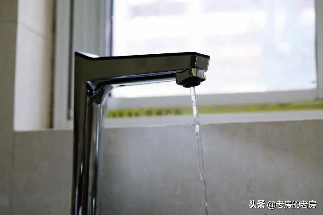 打开龙头即出热水,打开水龙头就是热水