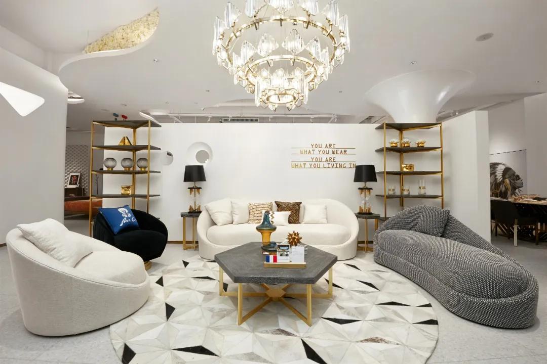 Mr.C+与峰上大宅装饰达成战略合作联盟,又多了一位强力的小伙伴