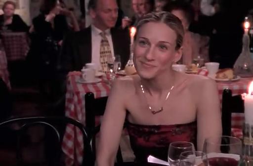 《欲望都市》里的playboy项链，DKNY美裙子鉴赏