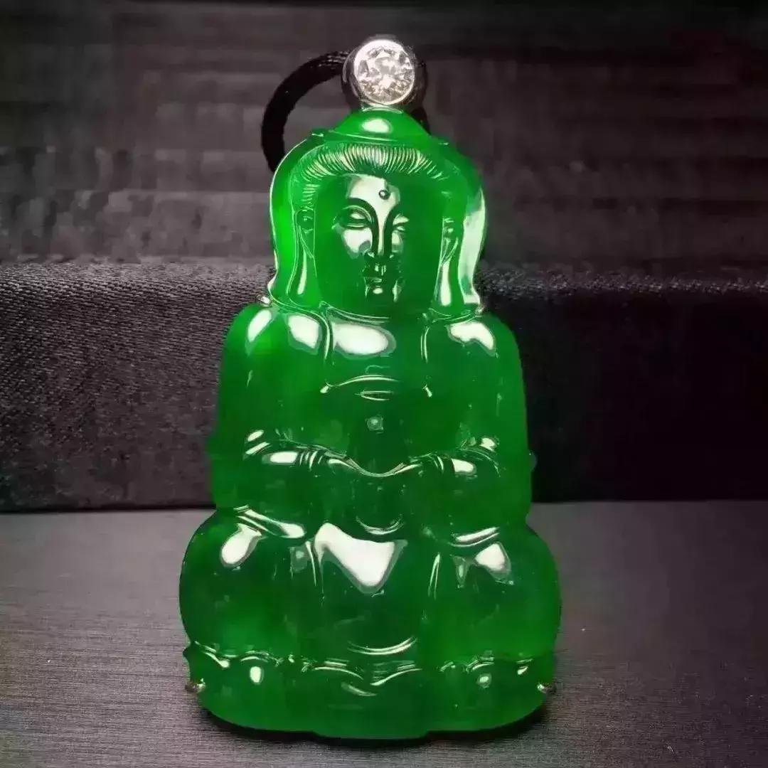 6类人群、30种翡翠。翡翠可不能随便送人，现在看还不晚！