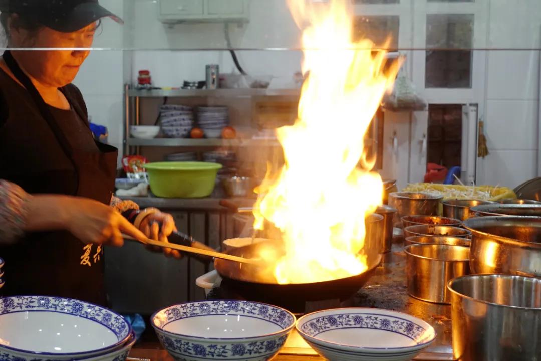 杭州美食攻略推荐离杭州东站最近,杭州美食攻略必去的菜市场