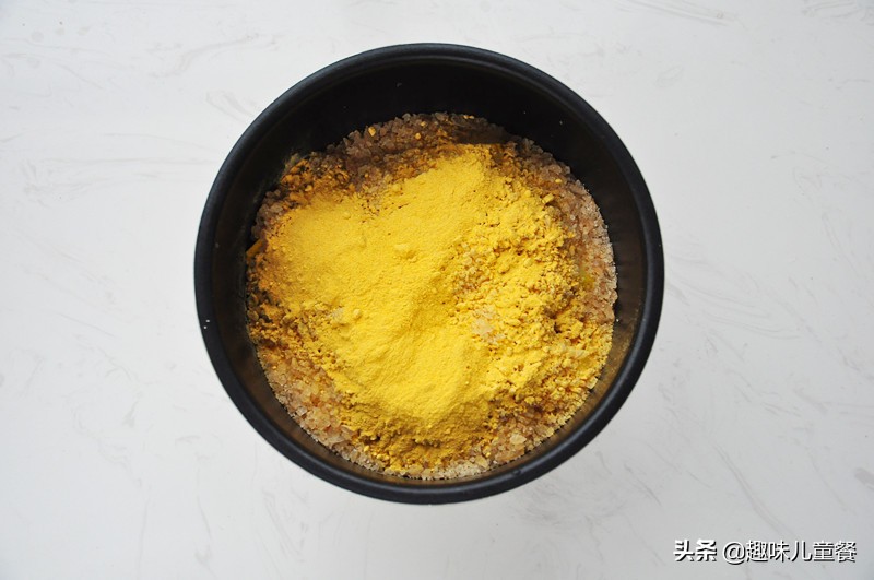 这种水果放电饭煲里煮一煮，嗓子痛和咳嗽都喝好了，成本才几块钱