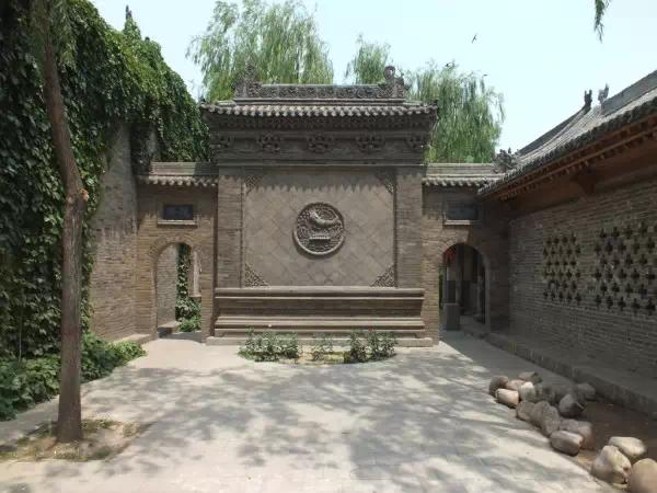 进门就是一堵墙的房子好吗,为什么宅院进门有一堵墙