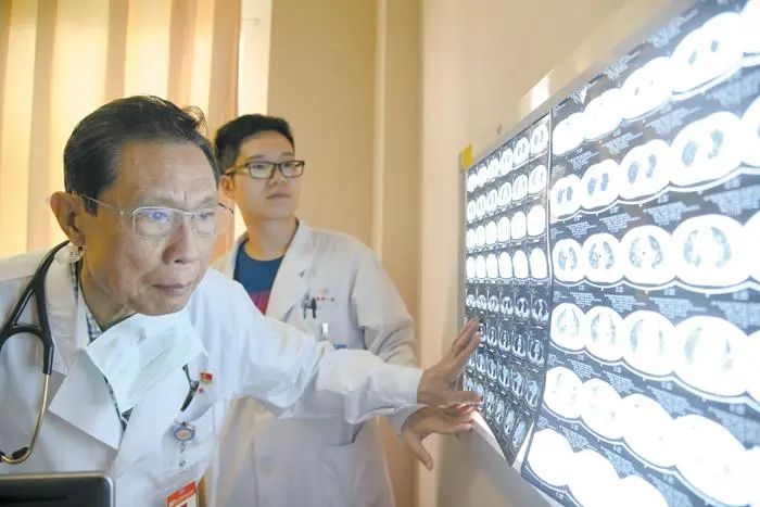 散文甘做平凡的奋斗者,夜读奋斗者