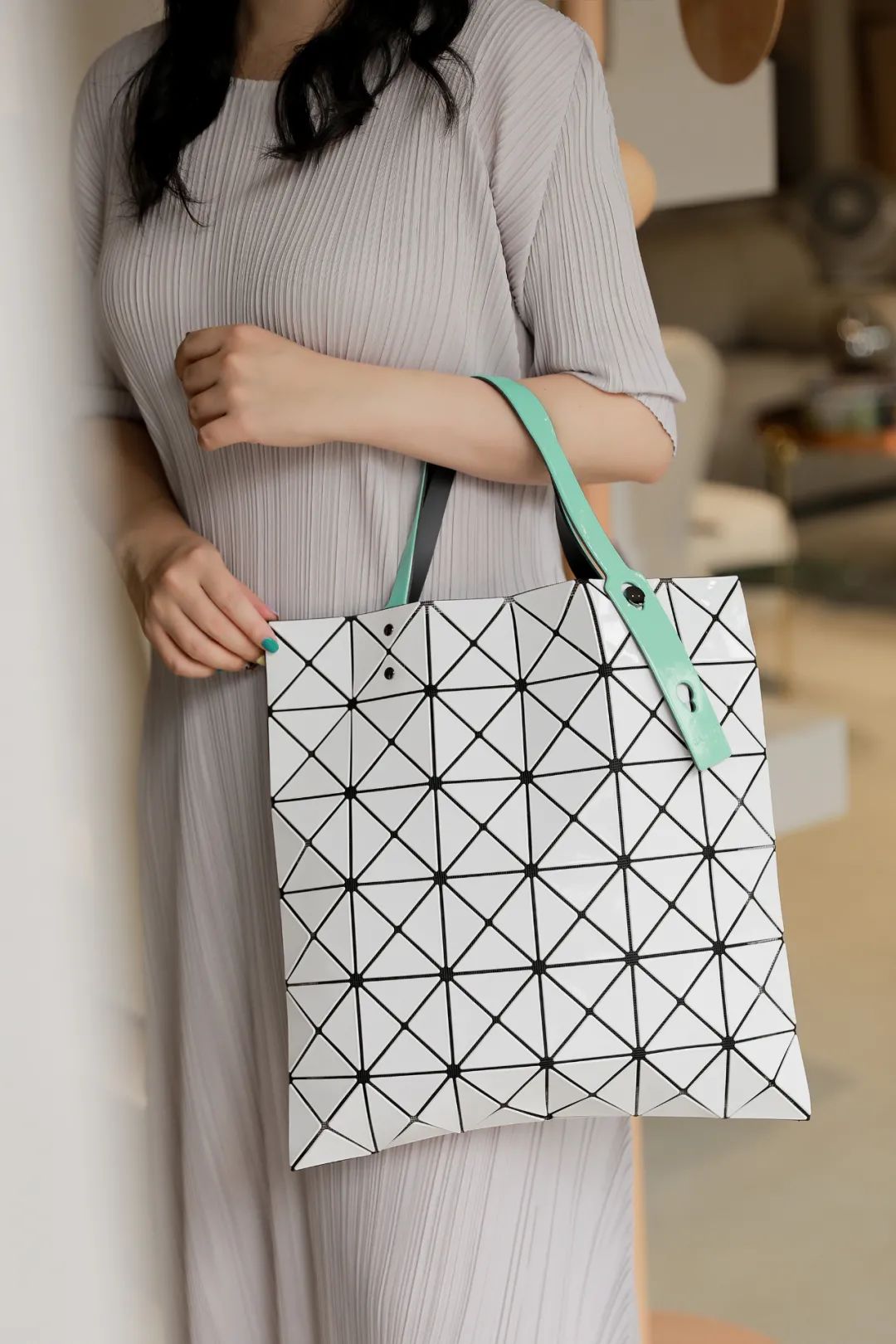 初入职场质感包包推荐,三宅一生包包属于什么档次的包包