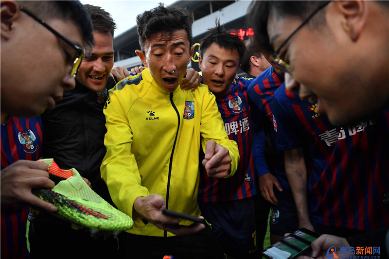 黄海黄海我爱你就像老鼠爱大米!网友本网盖500楼评论为球队请功!你啥建议?