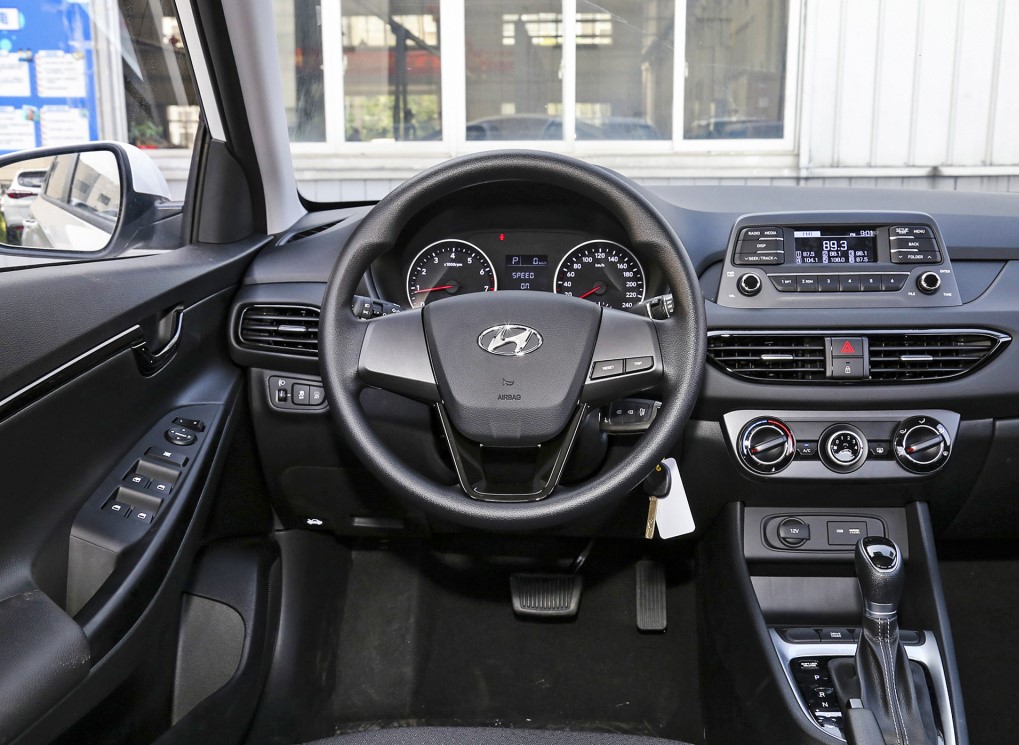 油耗6万元的车,油耗低自动挡价格便宜的车