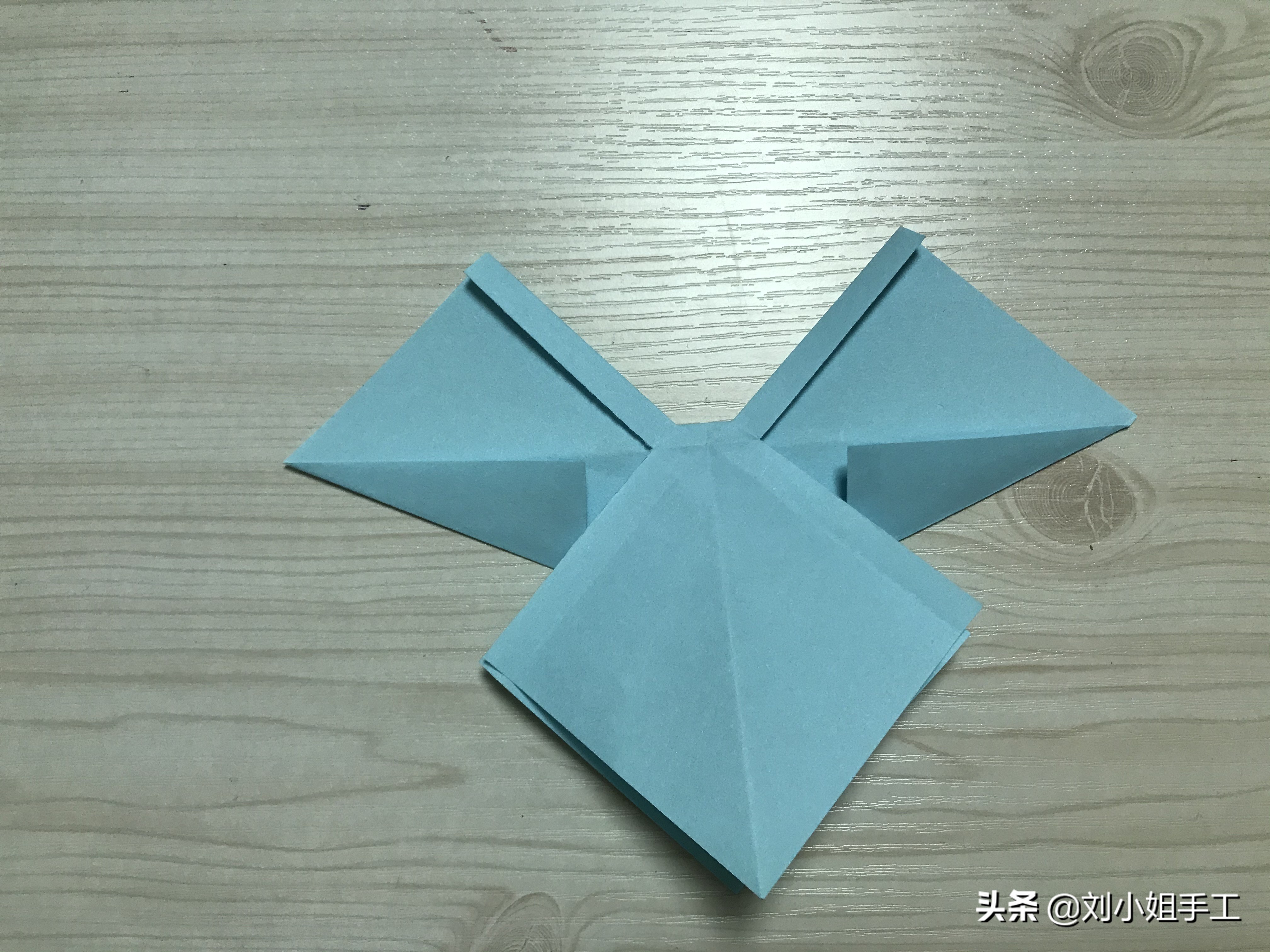 礼物盒包装上的蝴蝶结系法,礼物包装教程丝带蝴蝶结