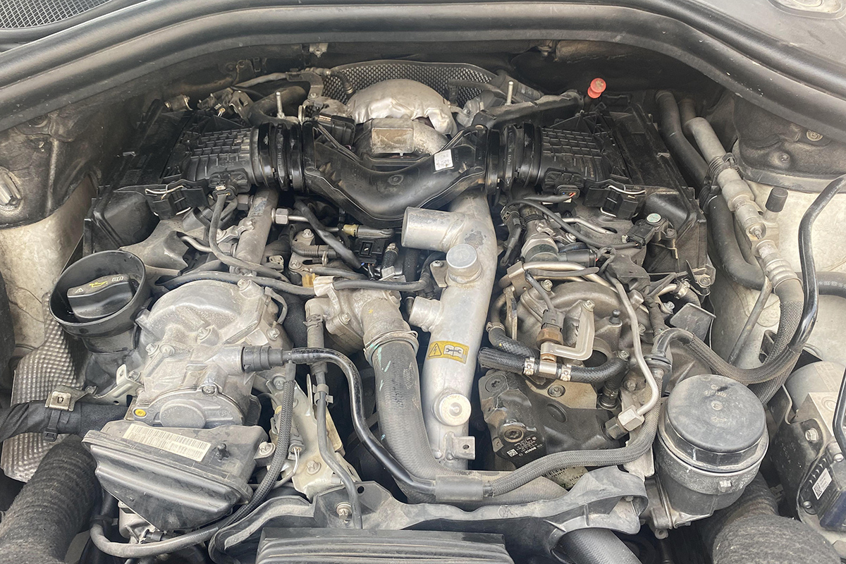 奔驰gl350柴油漏灰色粘液,个人奔驰gl350