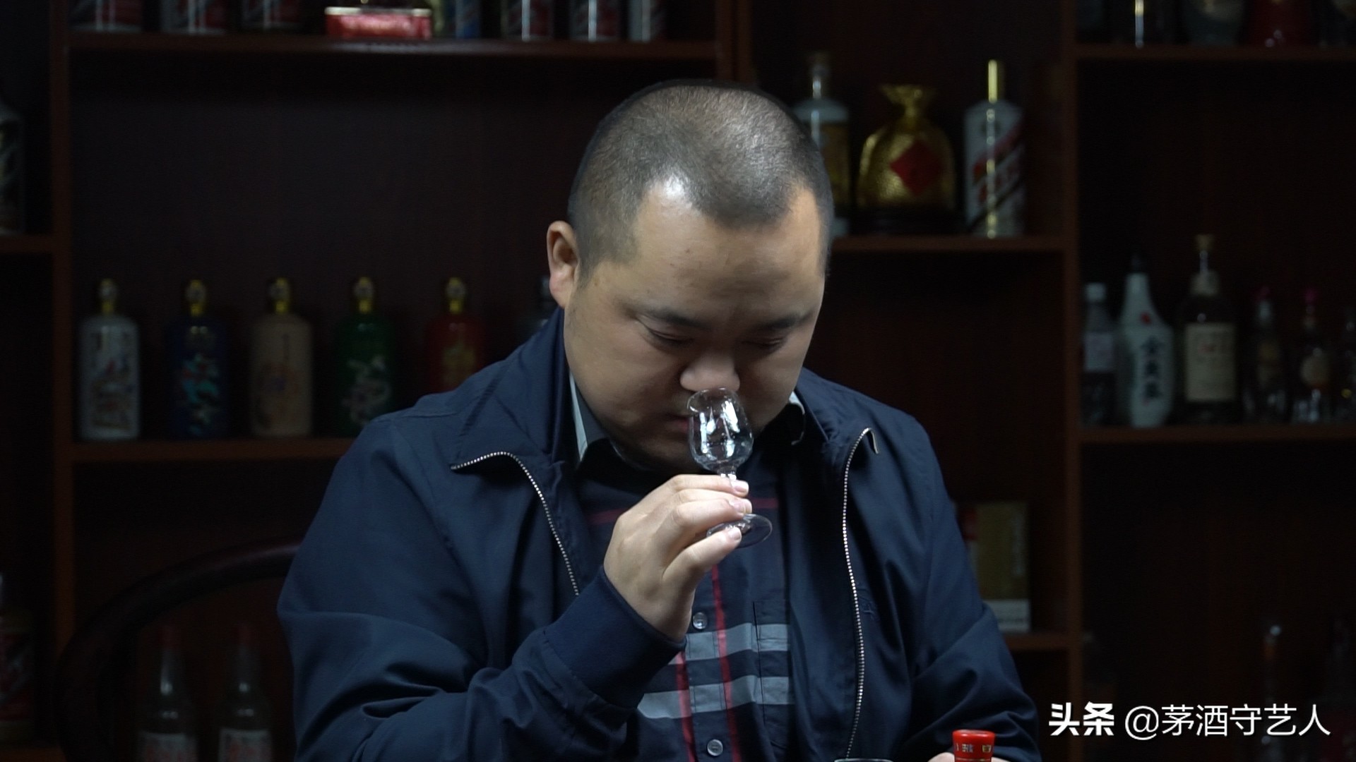 茅酒守艺人坛子酒,茅酒守艺人品酒鬼酒