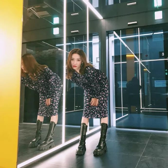 宣美穿吊带裙图片,南韩腿精宣美showmaker