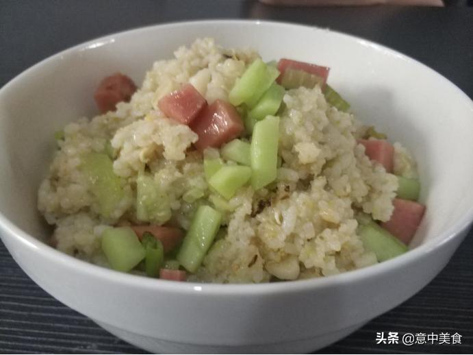 蛋炒饭怎么做防止粘锅,蛋炒饭怎样做不上火