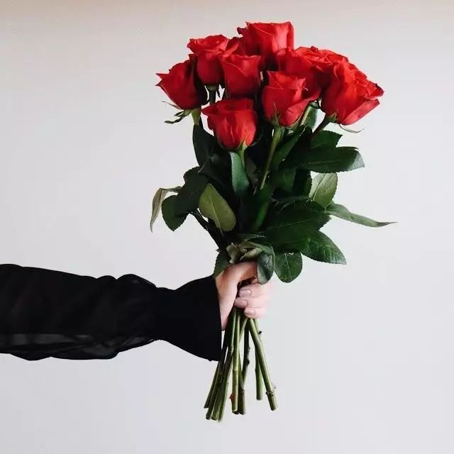 鲜花花束叶子发蔫怎么回事,鲜花发过来应该怎么处理